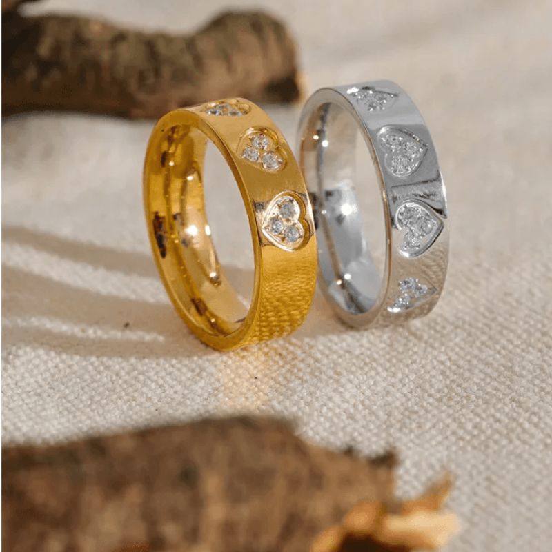 Anel Coração Cravejado com Zircônia - DELICATTA